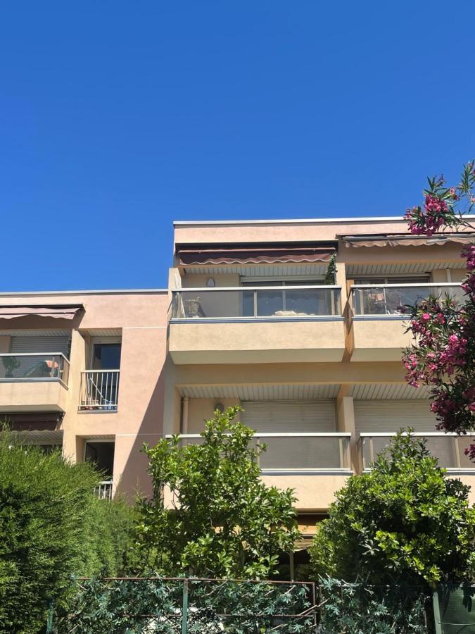 Appartement De Charme A 2 Min De La Plage Vallauris Bagian luar foto