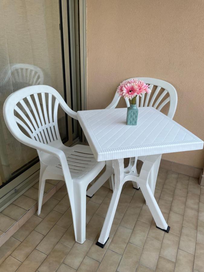 Appartement De Charme A 2 Min De La Plage Vallauris Bagian luar foto